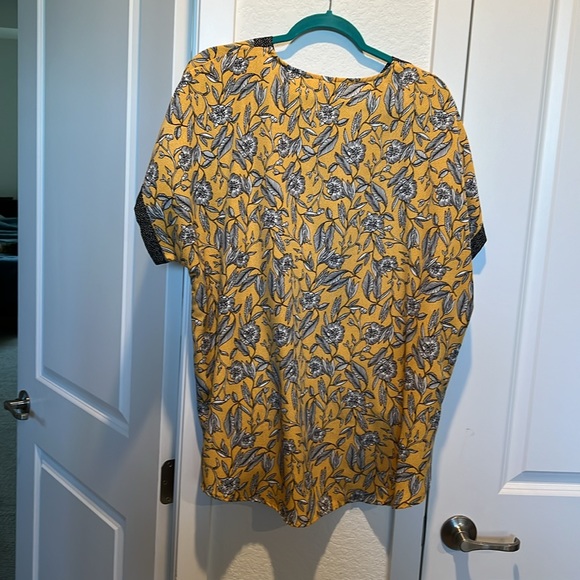 Beautiful wrap blouse - Picture 4 of 4